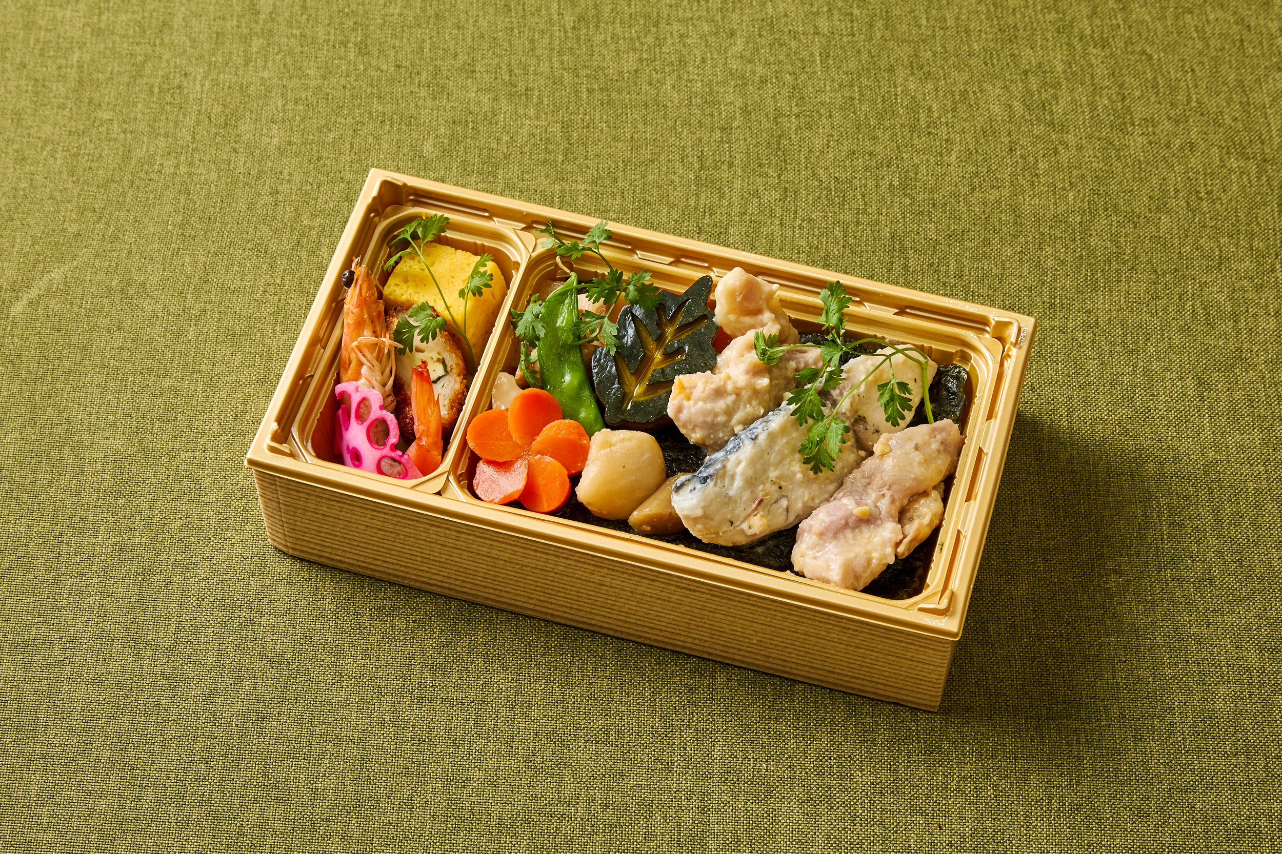 鰆の西京焼きと若鶏の京風仕立ての海苔弁当